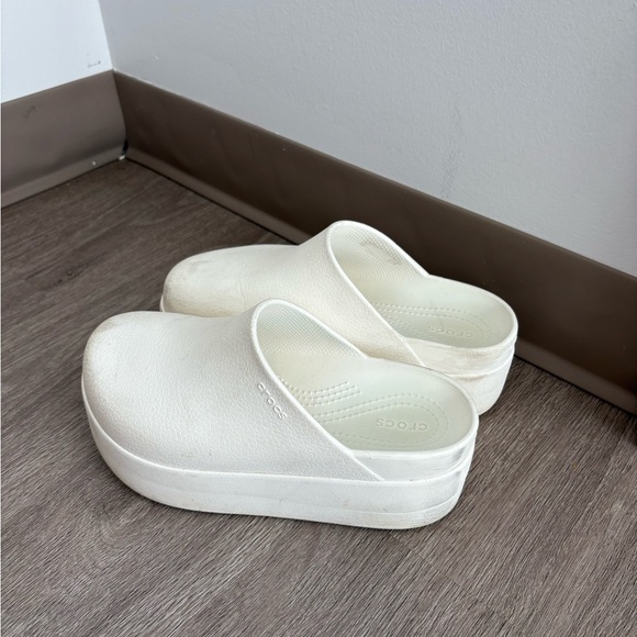 CROCS Classic White Platform Clogs - Picture 1 of 5